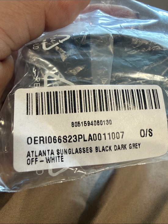 Off-White Black Cat-Eye Sunglasses with Branded Pouch main image 6
